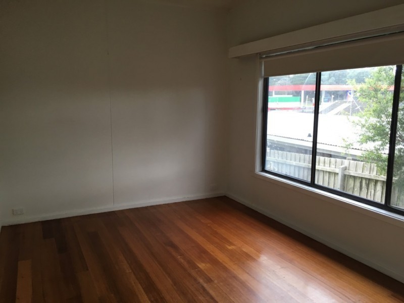 8 Fifth Ave, Rosebud VIC 3939