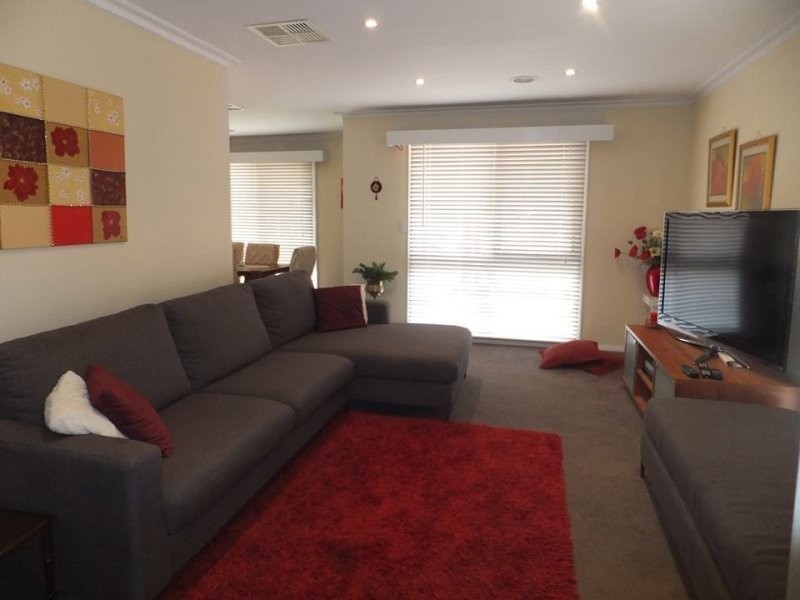 8 Sheoak Avenue, Rosebud West VIC 3940