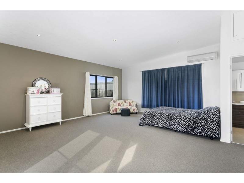 9 Swans Way, Rosebud West VIC 3940
