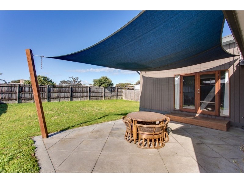 9 Swans Way, Rosebud West VIC 3940