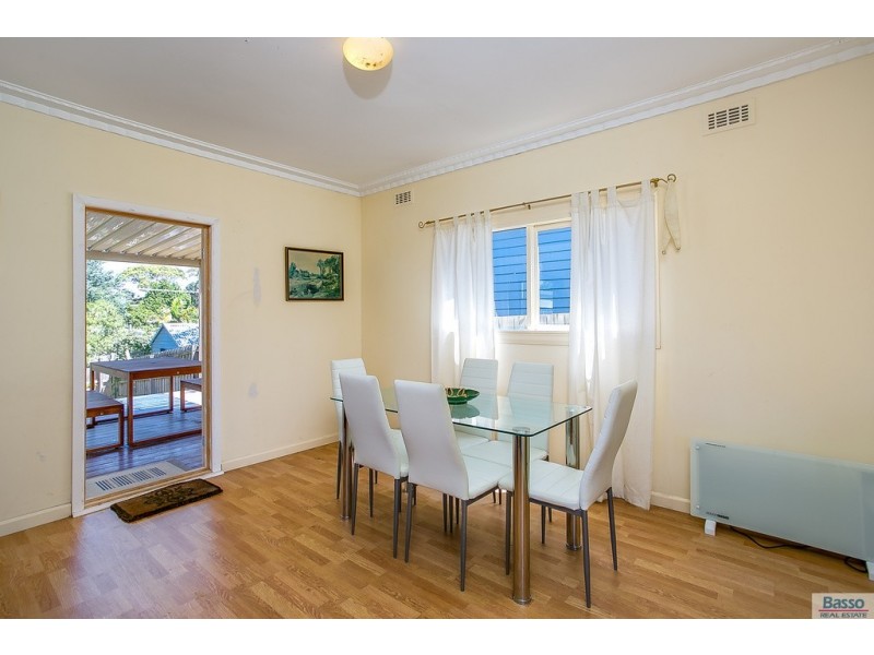 70 Seventh Ave, Rosebud VIC 3939