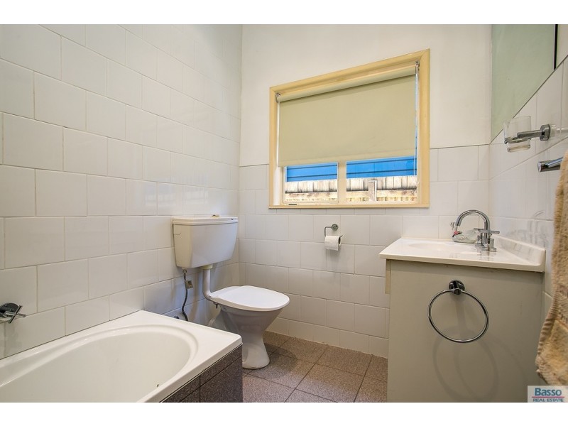 70 Seventh Ave, Rosebud VIC 3939