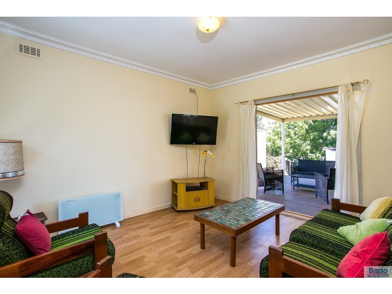 70 Seventh Ave, Rosebud VIC 3939