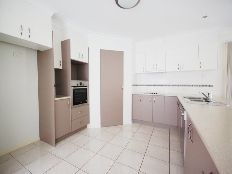 76 Ebony Crescent, Redland Bay QLD 4165
