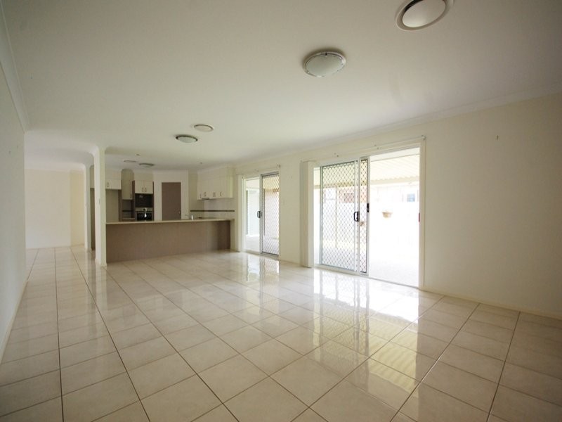 76 Ebony Crescent, Redland Bay QLD 4165