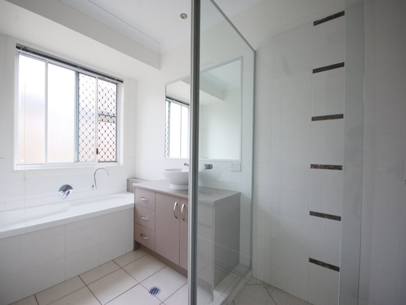 76 Ebony Crescent, Redland Bay QLD 4165