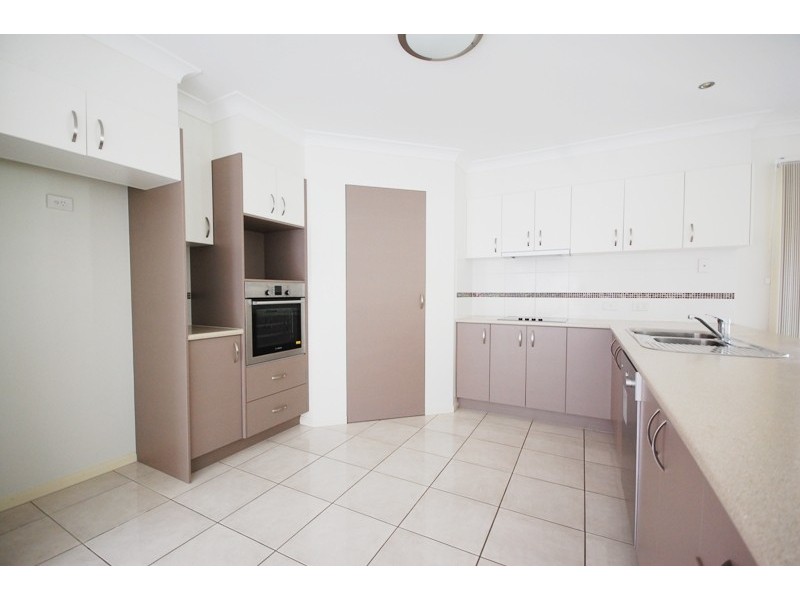 76 Ebony Crescent, Redland Bay QLD 4165