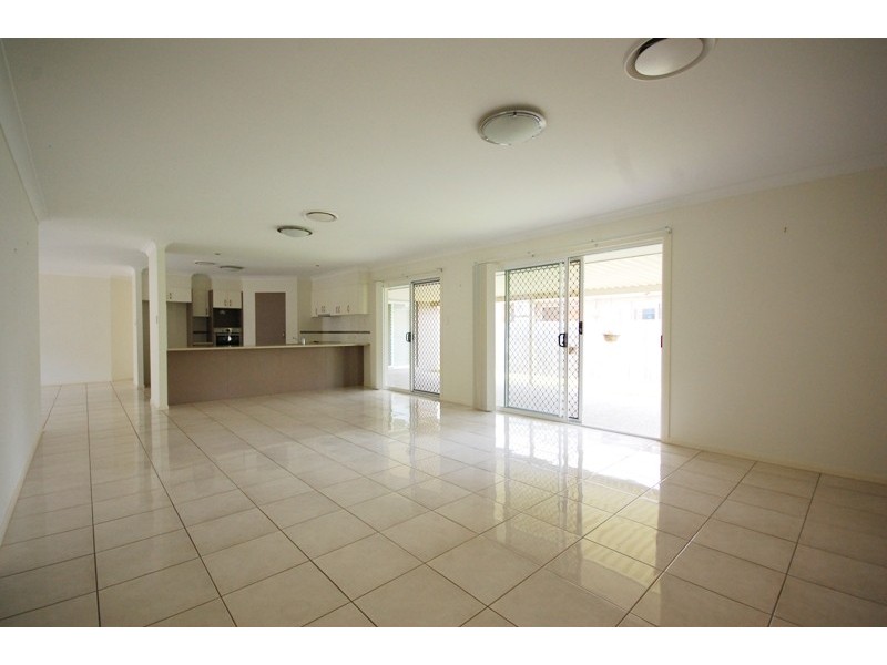 76 Ebony Crescent, Redland Bay QLD 4165