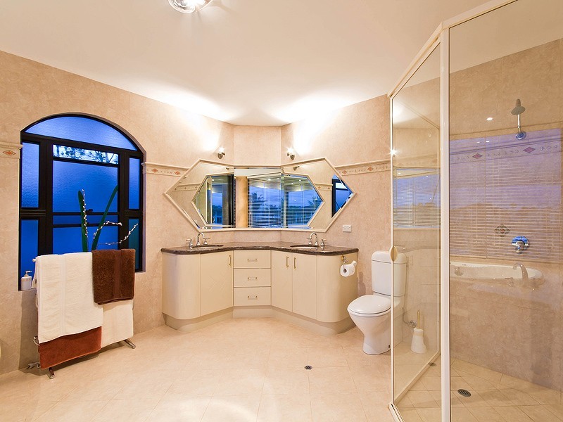 3 Sentinel Court, Raby Bay QLD 4163