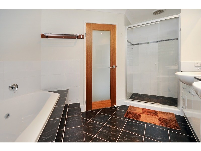 9 Cyan Place, Redland Bay QLD 4165