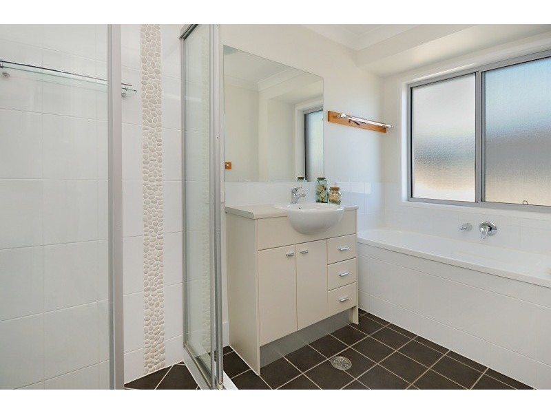 9 Cyan Place, Redland Bay QLD 4165