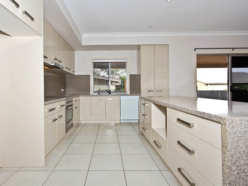 6 Syracuse Street, Redland Bay QLD 4165