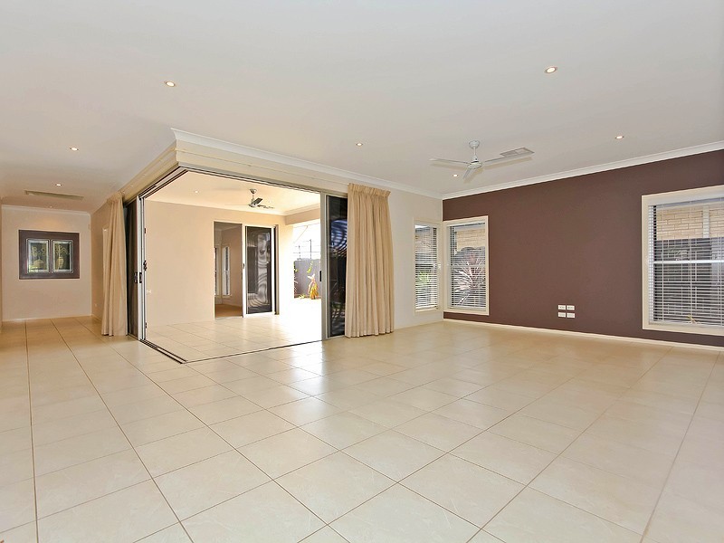 6 Syracuse Street, Redland Bay QLD 4165
