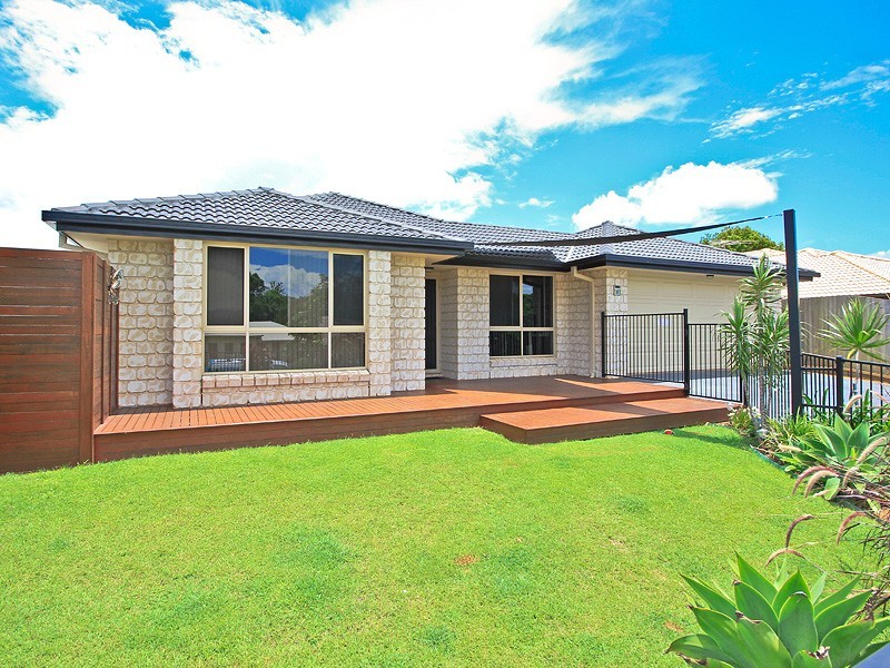 35 Sunningdale Drive, Redland Bay QLD 4165