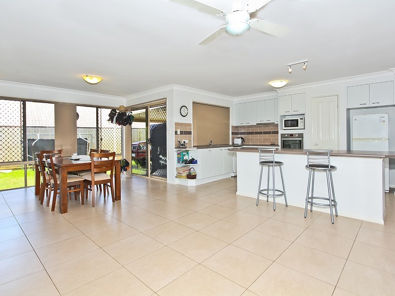 35 Sunningdale Drive, Redland Bay QLD 4165