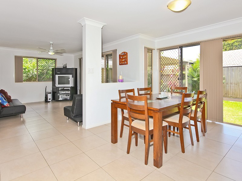 35 Sunningdale Drive, Redland Bay QLD 4165