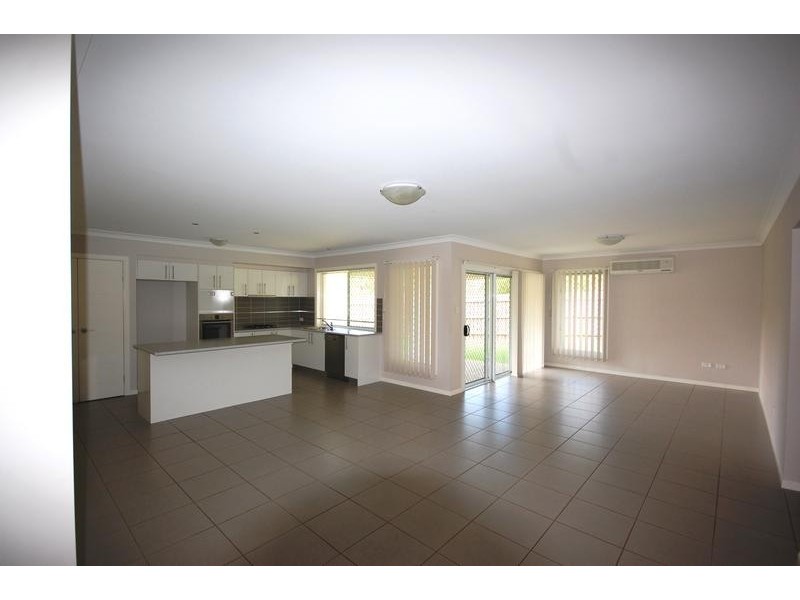 6 Mervyn Crescent, Redland Bay QLD 4165