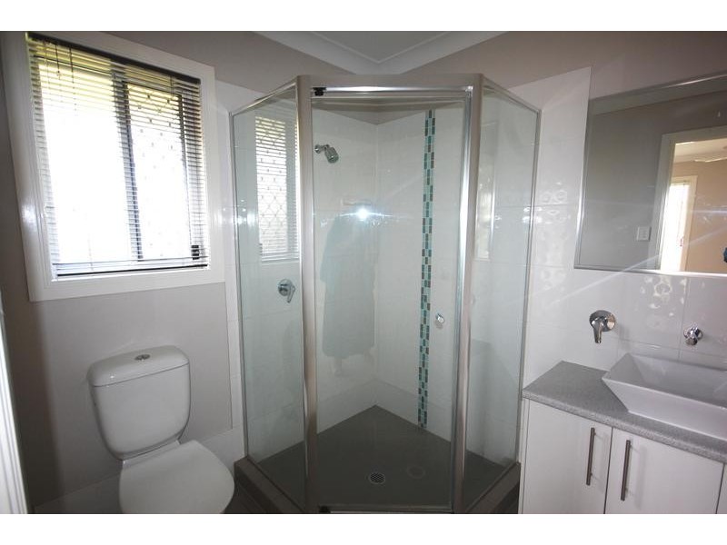 6 Mervyn Crescent, Redland Bay QLD 4165