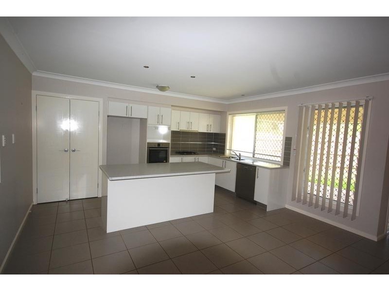6 Mervyn Crescent, Redland Bay QLD 4165