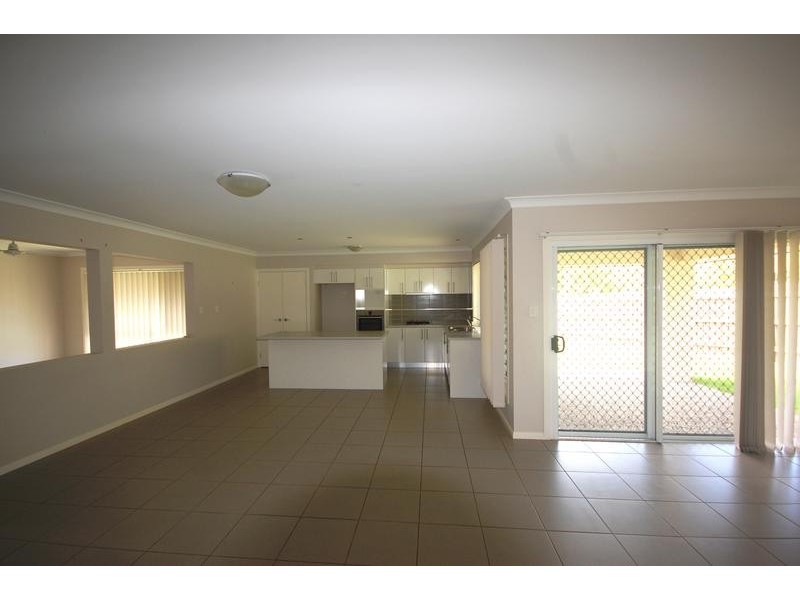 6 Mervyn Crescent, Redland Bay QLD 4165