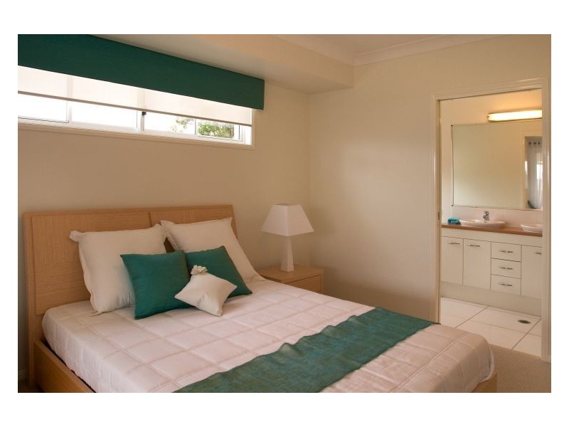 94 Bunker Road, Victoria Point QLD 4165