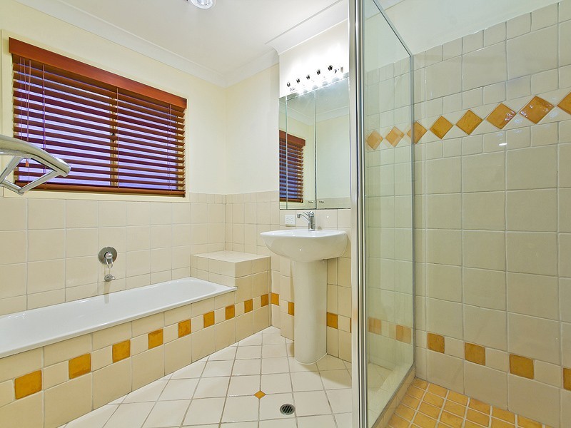 10 Kinsail Court, Raby Bay QLD 4163