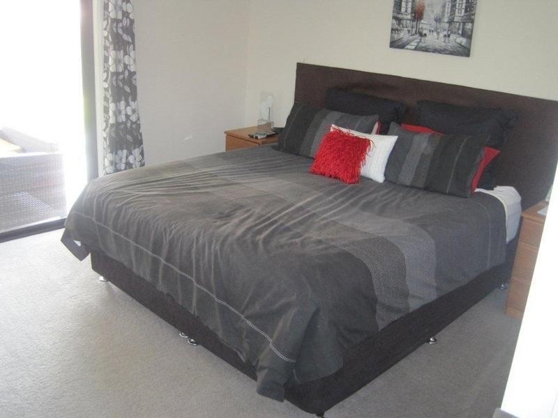 2 Foote Street, Redland Bay QLD 4165