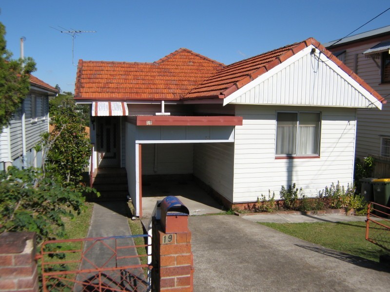 19 Waverley Road, Camp Hill QLD 4152