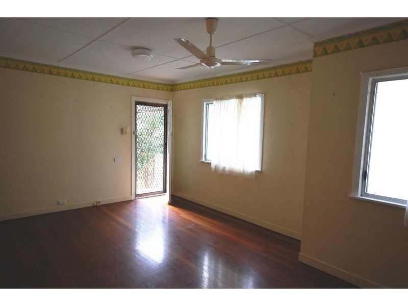 19 Waverley Road, Camp Hill QLD 4152