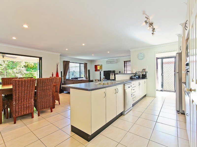 27 Snipe Street, Redland Bay QLD 4165