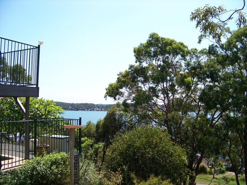 152 Fishing Point Road, Fishing Point NSW 2283