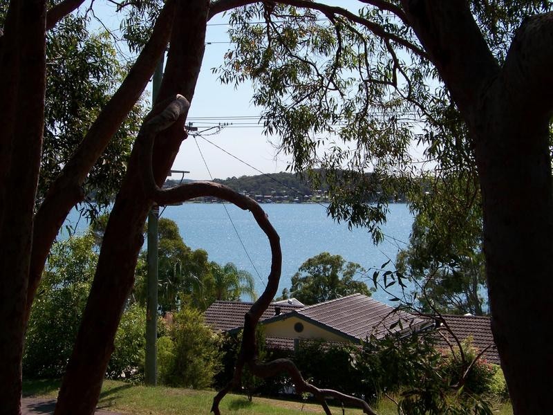 152 Fishing Point Road, Fishing Point NSW 2283