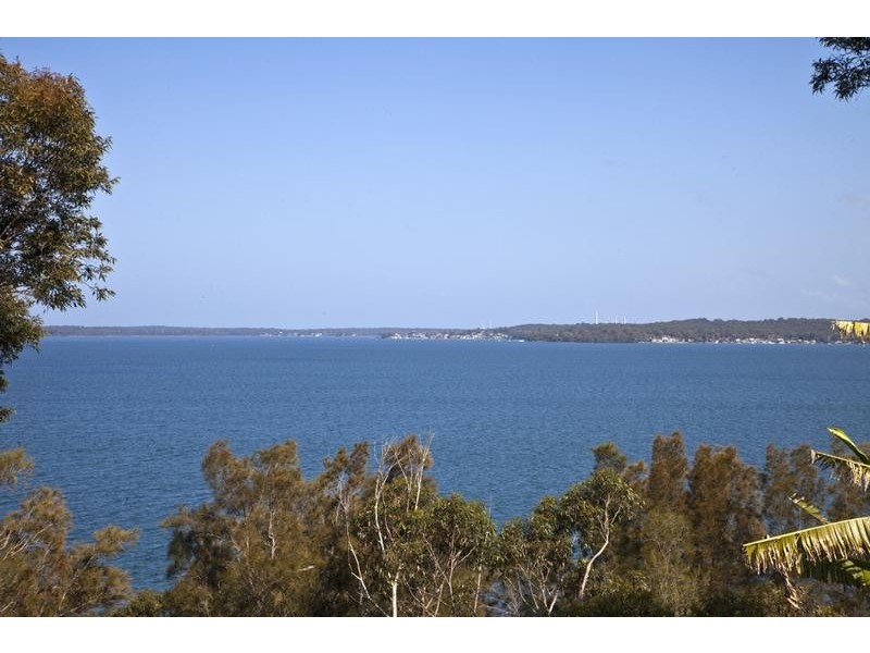 90 Beach Road, Wangi Wangi NSW 2267