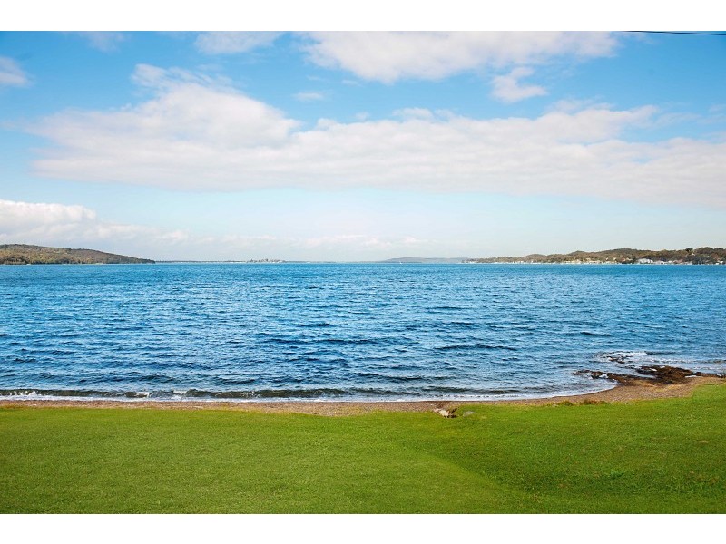 16 Wattle Street, Bolton Point NSW 2283