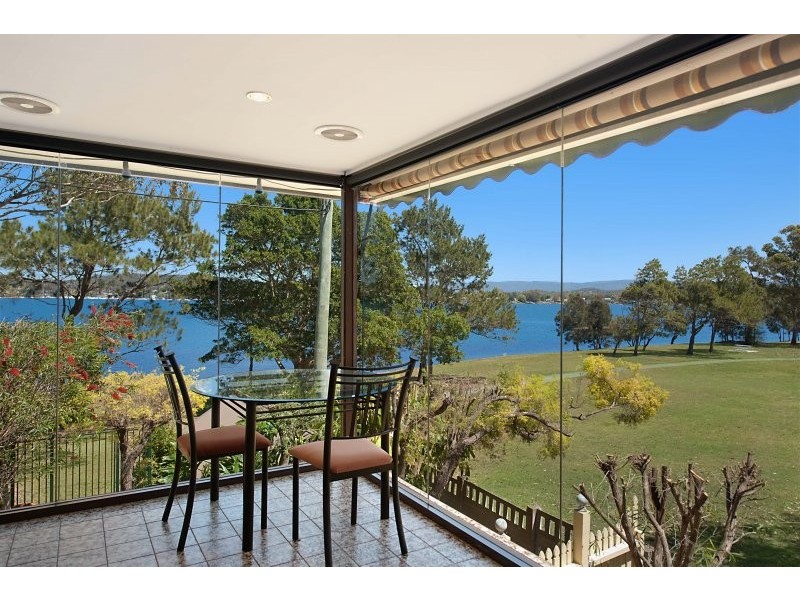 64 Middle Point Road, Bolton Point NSW 2283