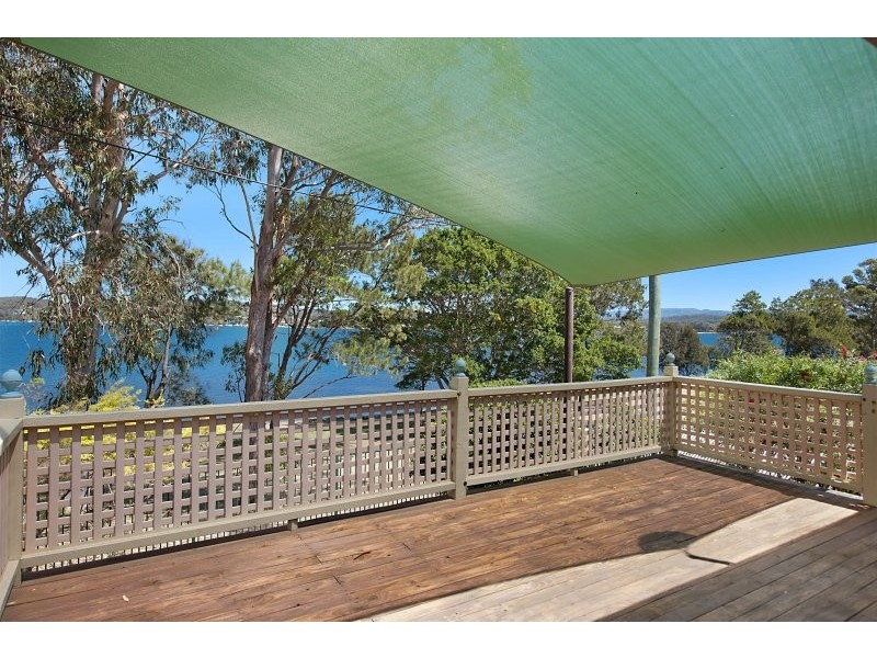 64 Middle Point Road, Bolton Point NSW 2283