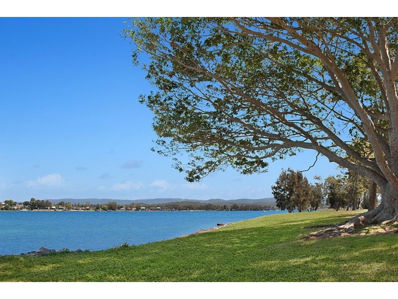 64 Middle Point Road, Bolton Point NSW 2283