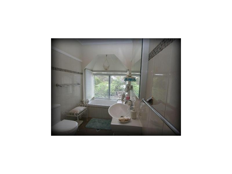 1 Coal Point Road, Coal Point NSW 2283