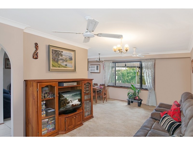 10 Angela Close, Carey Bay NSW 2283