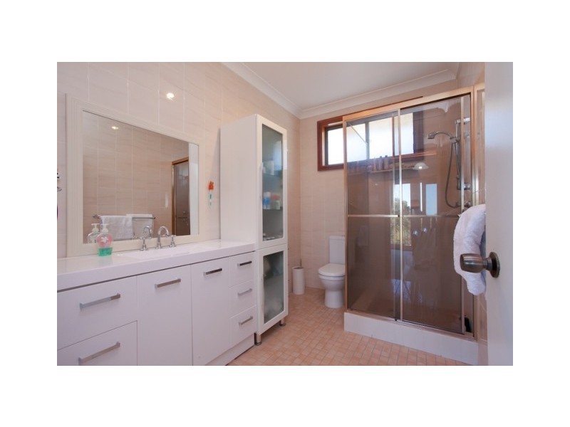 43 Alkrington Avenue, Fishing Point NSW 2283
