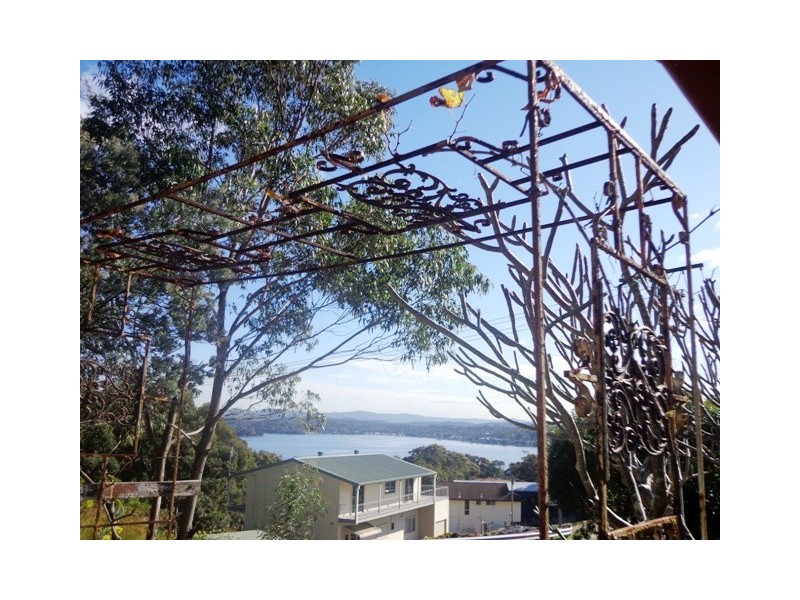 10 Crescent Road, Wangi Wangi NSW 2267