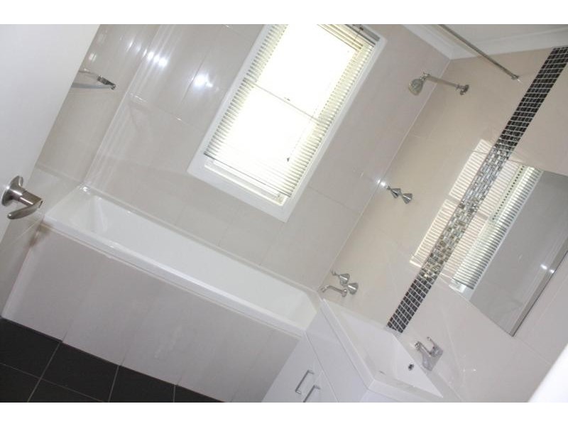 8 Quigley Road, Bolton Point NSW 2283