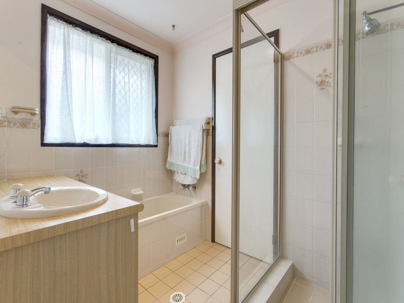 12 Endeavour Close, Woodrising NSW 2284