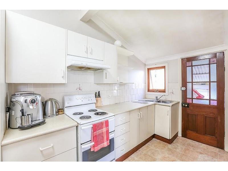 15 Lake Road, Fennell Bay NSW 2283