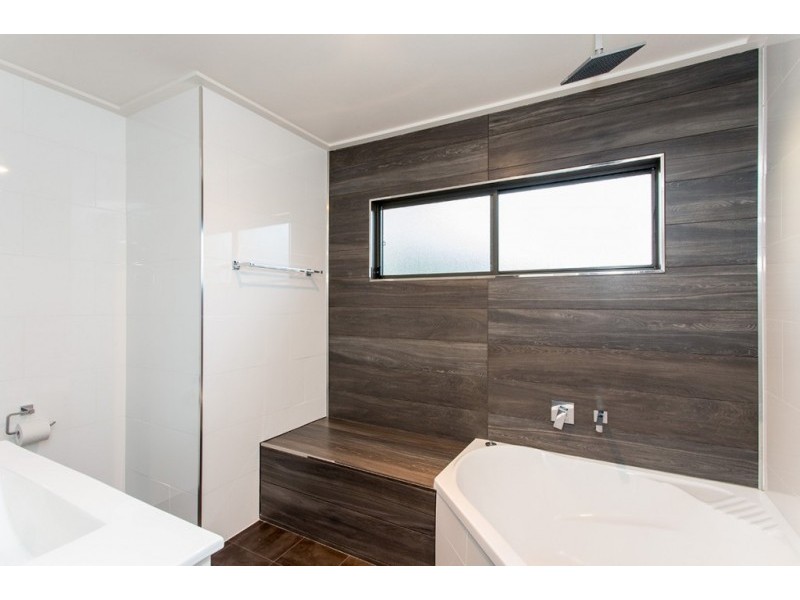 41 The Ridgeway, Bolton Point NSW 2283