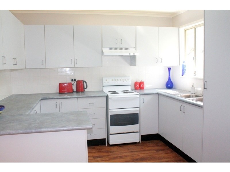 13 Middle Point Road, Bolton Point NSW 2283