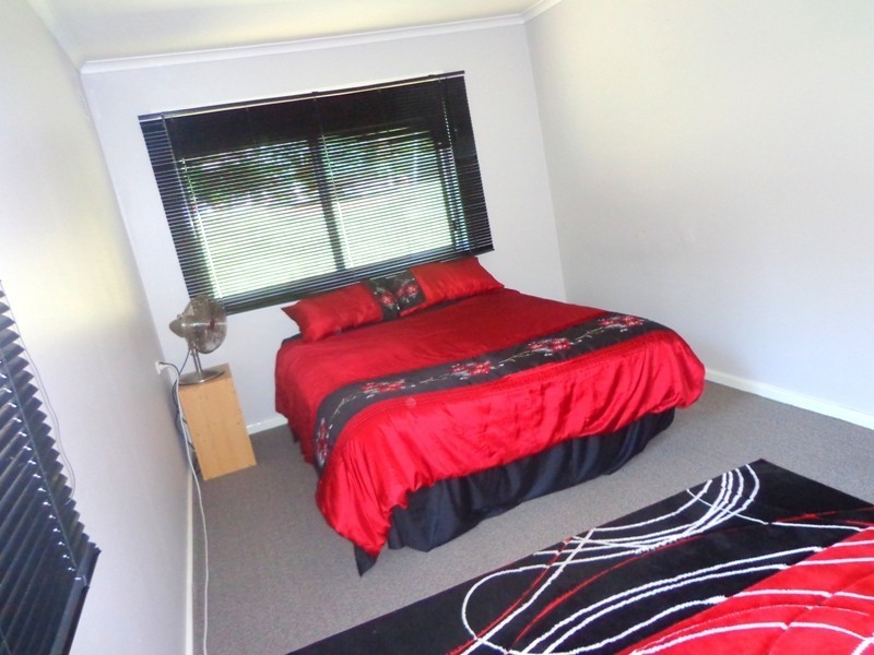 13 Middle Point Road, Bolton Point NSW 2283