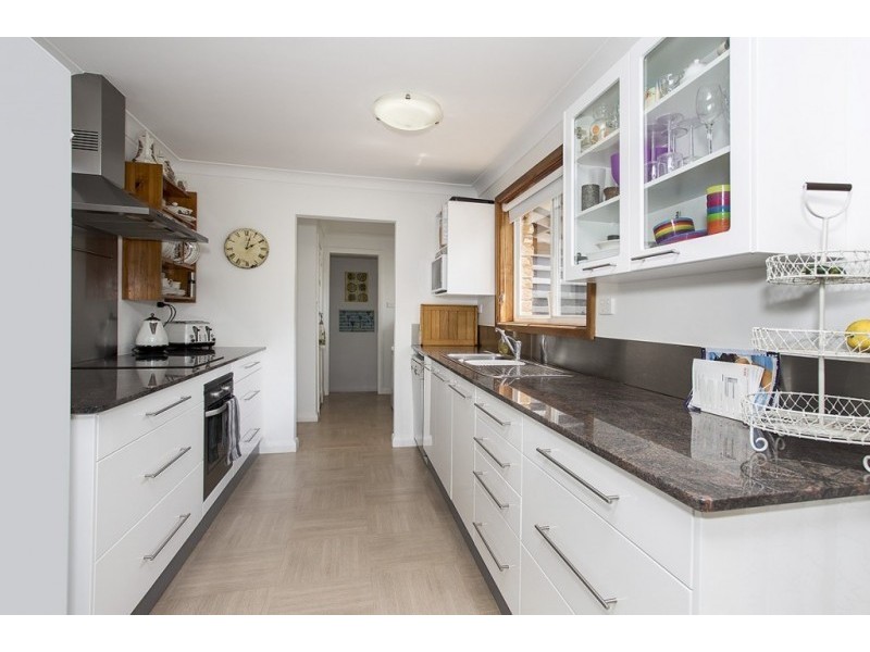 22 Sunlight Parade, Fishing Point NSW 2283