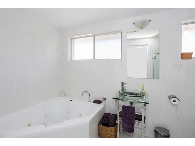 22 Sunlight Parade, Fishing Point NSW 2283