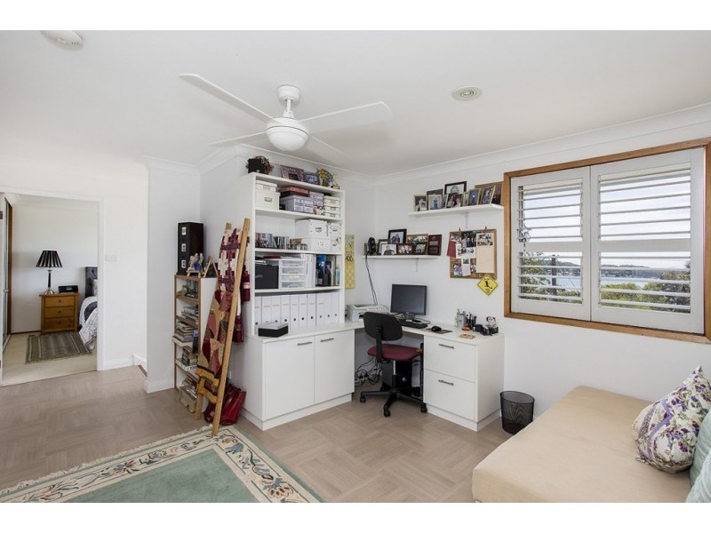 22 Sunlight Parade, Fishing Point NSW 2283